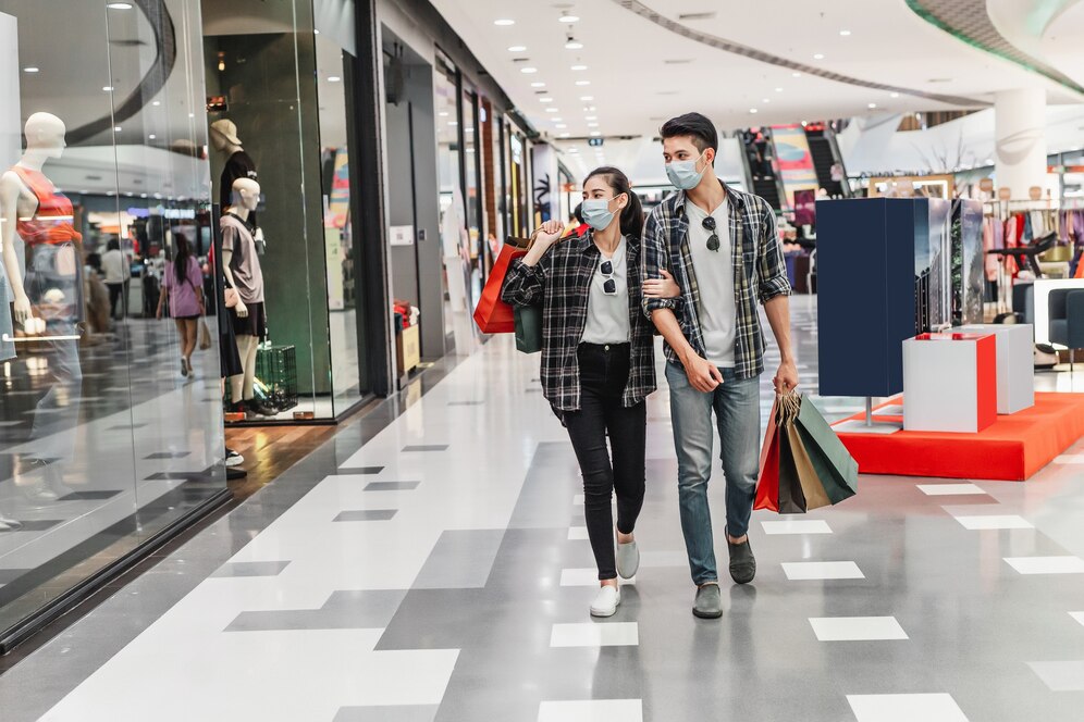 What are the key responsibilities of a shopping mall security